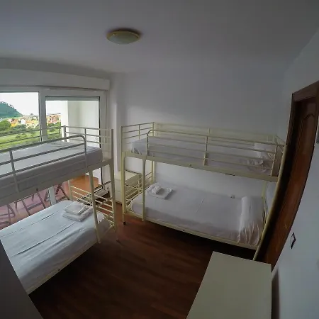 Rompiente Norte Surfcamp Couette-café *